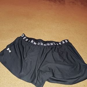 Black under armour shoryz